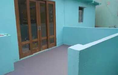 Imagem: A casa possui 3 Dormitórios, 1 Banheiro e está localizado