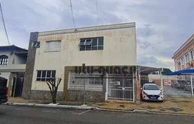 Imagem: A casa possui 3 Dormitórios, 1 Banheiro, 223m² de Área e