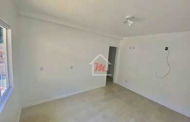 Imagem: A casa possui 3 Dormitórios, 2 Banheiros, 1 Vaga na garagem