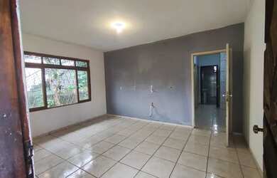 Imagem: A kitnet possui 2 Dormitórios, 1 Banheiro, 1 Vaga na garagem