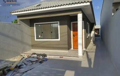 Imagem: A casa à venda possui 2 Dormitórios, 2 Banheiros, 1 Vaga na