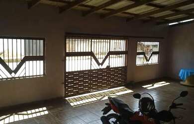 Imagem: A casa possui 3 Dormitórios e 3 Banheiros e está localizado