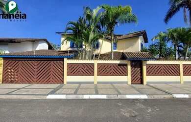 Imagem: A casa possui 4 Dormitórios, 4 Banheiros, 2 Vagas na garagem