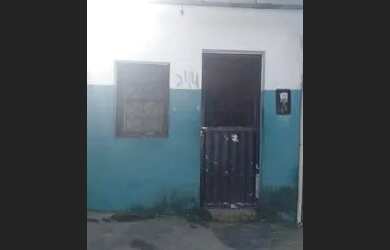 Imagem: A casa possui 1 Dormitório, 1 Banheiro e está localizado