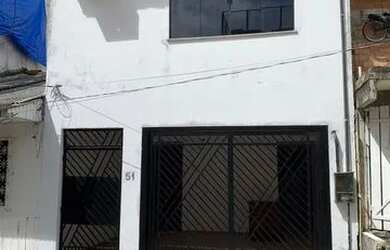 Imagem: A casa possui 3 Dormitórios, 2 Banheiros, 1 Vaga na garagem