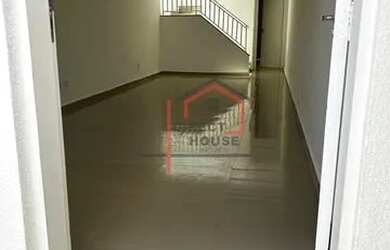 Imagem: A casa possui 3 Dormitórios, 3 Banheiros, 4 Vagas na garagem