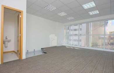 Imagem: O depósito possui 5 Vagas na garagem, 204m² de Área e está