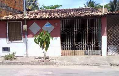 Imagem: A casa possui 2 Dormitórios, 3 Banheiros, 1 Vaga na garagem