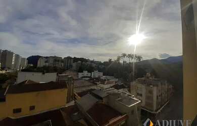 Imagem: O apartamento possui 4 Dormitórios, 1 Banheiro, 172m² de Área