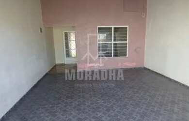 Imagem: A casa possui 2 Dormitórios, 1 Banheiro, 2 Vagas na garagem