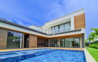 Imagem: A casa em condomínio possui 5 Dormitórios, 5 Banheiros, 4