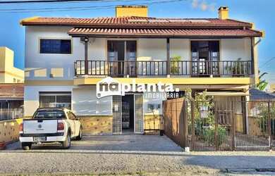 Imagem: O depósito possui 3 Vagas na garagem, 395m² de Área e está