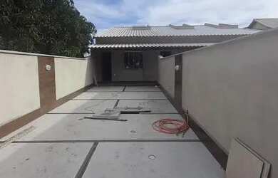 Imagem: A casa possui 2 Dormitórios, 2 Banheiros, 2 Vagas na garagem