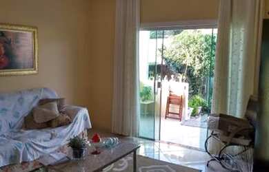 Imagem: A casa possui 2 Dormitórios, 3 Vagas na garagem, 360m² de