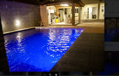 Imagem: A casa possui 4 Dormitórios, Acomodam 20 pessoas, 5 Vagas na