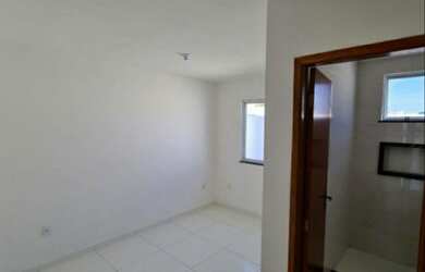 Imagem: A casa possui 2 Dormitórios, 1 Banheiro, 2 Vagas na garagem