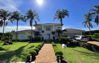 Imagem: A casa em condomínio possui 5 Dormitórios, 5 Banheiros, 5