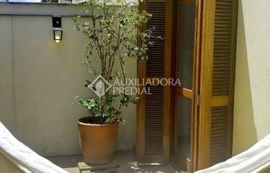 Imagem: A casa em condomínio possui 2 Dormitórios, 1 Banheiro, 2 Vagas