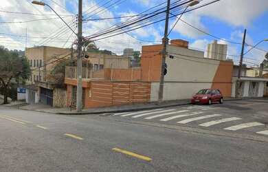 Imagem: A casa possui 3 Dormitórios, 3 Banheiros, 2 Vagas na garagem