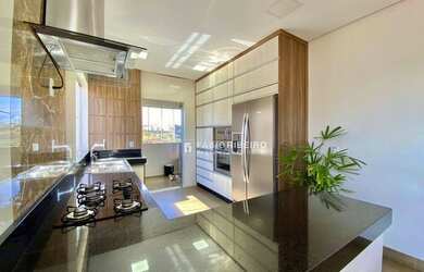 Imagem: O apartamento na cobertura possui 4 Dormitórios, 2 Banheiros