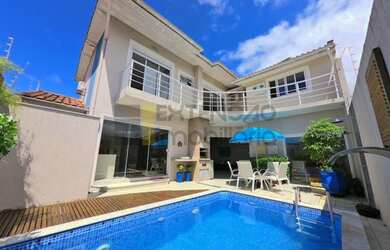 Imagem: A casa possui 5 Dormitórios, 5 Banheiros, 3 Vagas na garagem