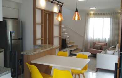 Imagem: A casa possui 2 Dormitórios, 2 Banheiros, 2 Vagas na garagem