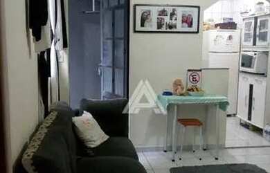 Imagem: A casa possui 2 Dormitórios, 2 Banheiros, 2 Vagas na garagem