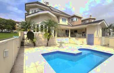 Imagem: A casa possui 4 Dormitórios, 5 Banheiros, 5 Vagas na garagem