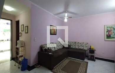 Imagem: A casa possui 3 Dormitórios, 3 Banheiros, 3 Vagas na garagem