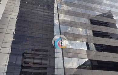 Imagem: O depósito possui 5 Vagas na garagem, 1.853m² de Área e