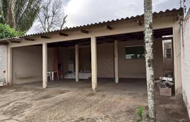 Imagem: A casa possui 2 Dormitórios, 1 Banheiro, 3 Vagas na garagem