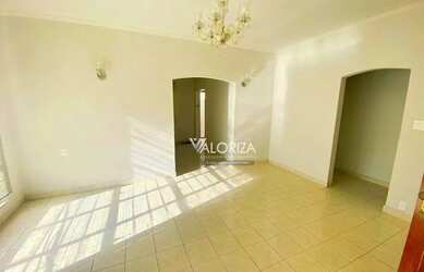 Imagem: A casa possui 3 Dormitórios, 2 Banheiros, 1 Vaga na garagem