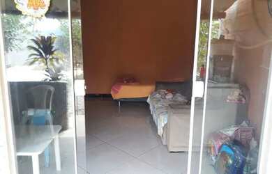 Imagem: A casa possui 1 Dormitório, 1 Banheiro, 1 Vaga na garagem