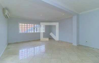 Imagem: A casa possui 3 Dormitórios, 4 Banheiros e 200m² de Área