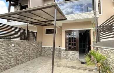 Imagem: A casa possui 2 Dormitórios, 2 Banheiros, 1 Vaga na garagem