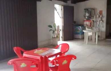 Imagem: A casa possui 4 Dormitórios, 4 Banheiros, 2 Vagas na garagem