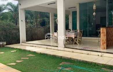 Imagem: A casa possui 4 Dormitórios, 2 Banheiros, 2 Vagas na garagem