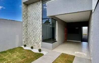 Imagem: A casa possui 3 Dormitórios, 2 Banheiros, 2 Vagas na garagem