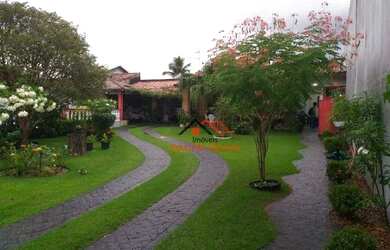 Imagem: A casa possui 2 Dormitórios, 3 Banheiros, 5 Vagas na garagem