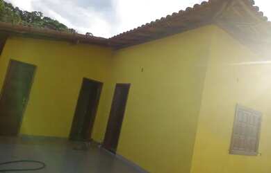 Imagem: A casa possui 4 Dormitórios, 3 Banheiros, 250m² de Área e