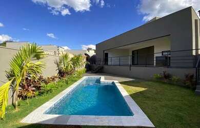 Imagem: A casa em condomínio possui 3 Dormitórios, 3 Banheiros, 3