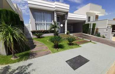 Imagem: A casa em condomínio possui 3 Dormitórios, 3 Banheiros, 4