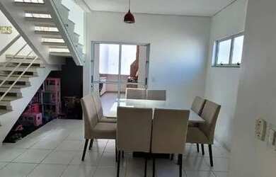 Imagem: A casa em condomínio possui 4 Dormitórios, 5 Banheiros, 1