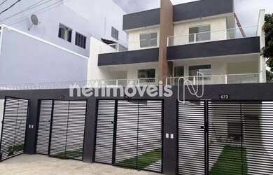 Imagem: A casa possui 3 Dormitórios, 1 Banheiro, 2 Vagas na garagem