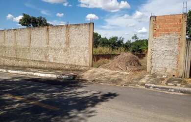 Imagem: O terreno à venda possui 435m² de Área e está localizado