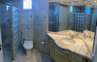 Imagem: O apartamento possui 2 Dormitórios, 1 Banheiro, 2 Vagas na