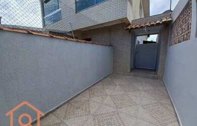 Imagem: A casa possui 3 Dormitórios, 2 Banheiros, 1 Vaga na garagem