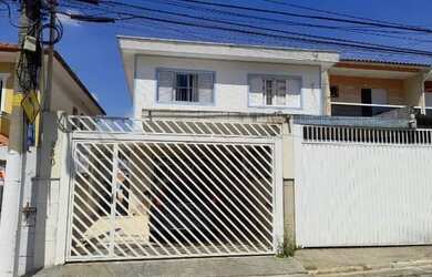 Imagem: A casa possui 3 Dormitórios, 3 Banheiros, 2 Vagas na garagem