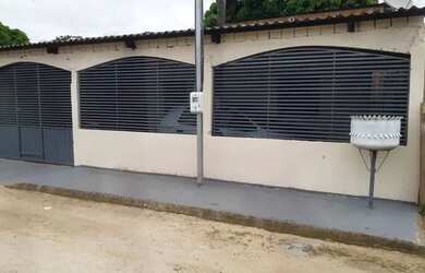 Imagem: A casa possui 2 Dormitórios, 1 Banheiro e está localizado