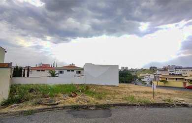 Imagem: O terreno possui 586m² de Área e está localizado em Parque